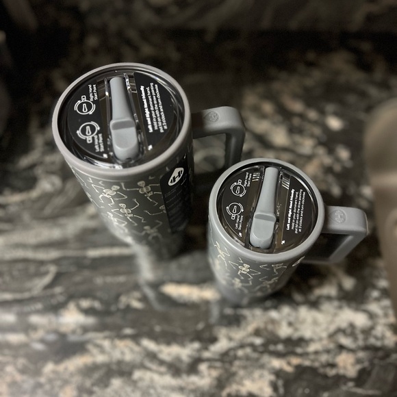 Hydrojug DEAD SERIOUS Skeletons Glow in the Dark 32 Oz & 20 oz Traveler NWT - Picture 4 of 7